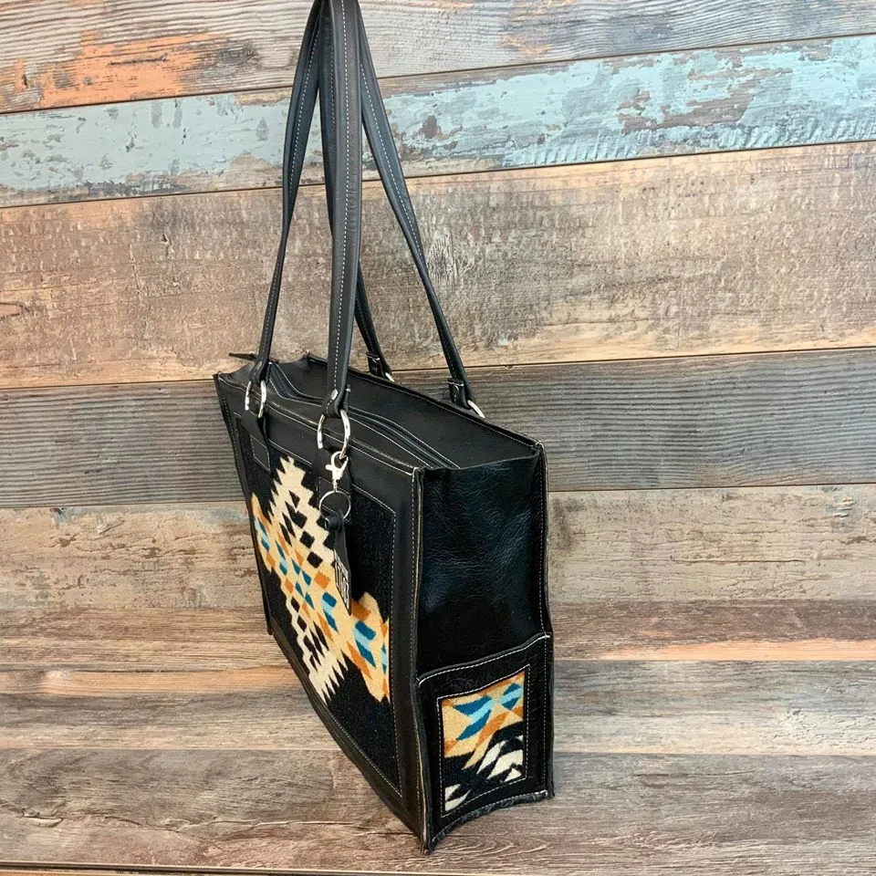 Get Outta Town Tote Pendleton® Specialty Collection - #17683