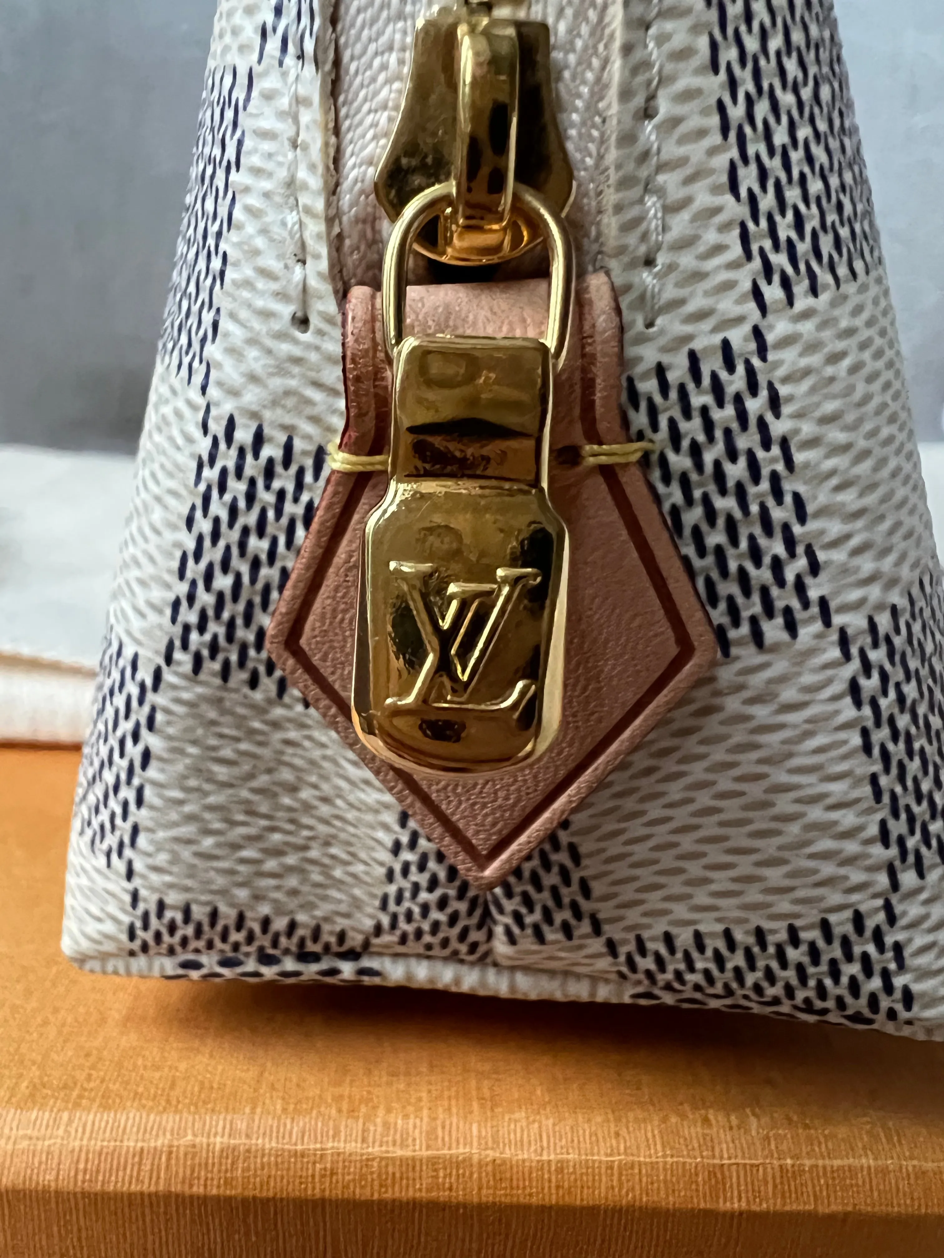 Louis Vuitton Cosmetic Pouch Damier Azur (RRP £405)