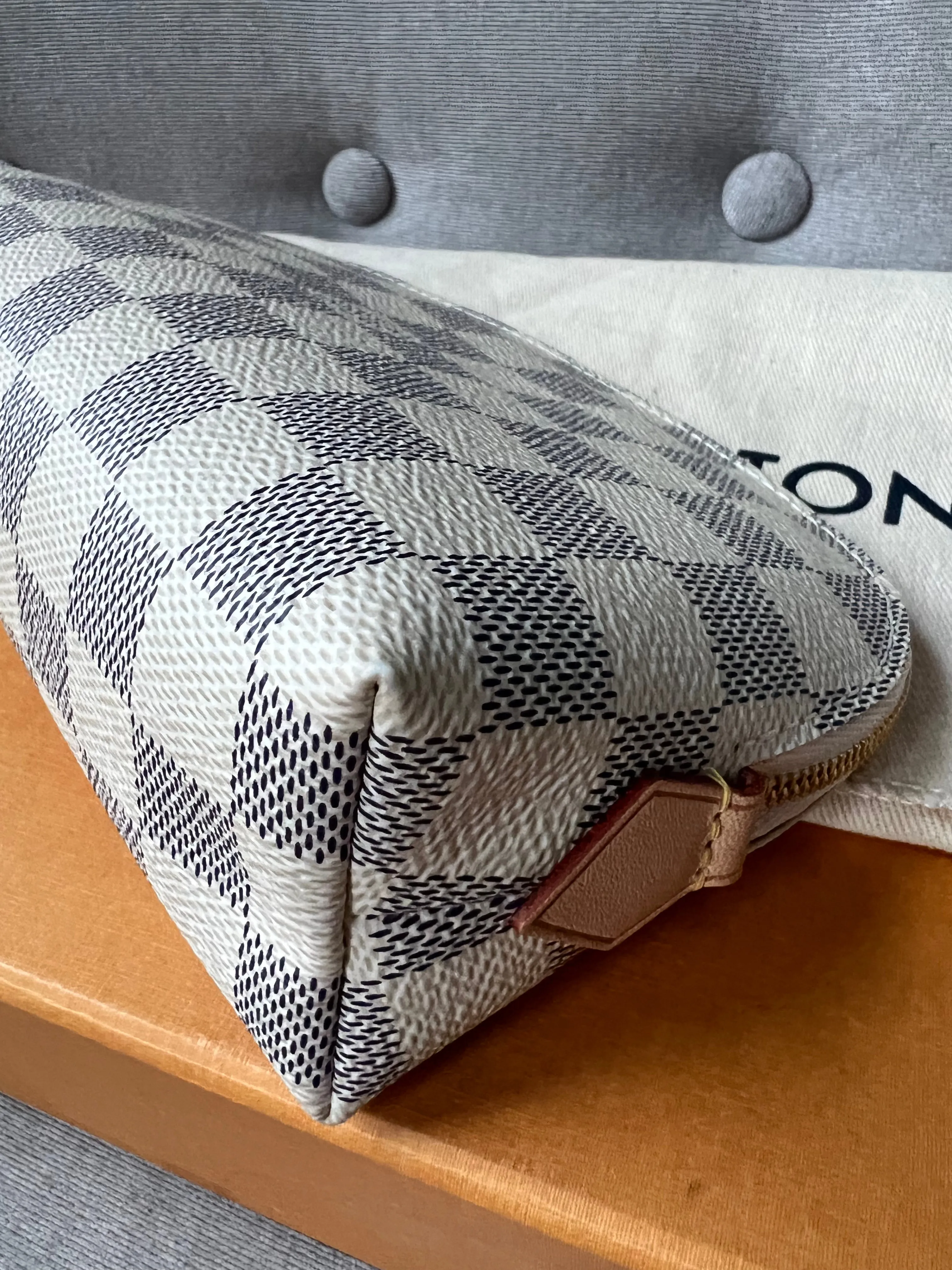 Louis Vuitton Cosmetic Pouch Damier Azur (RRP £405)