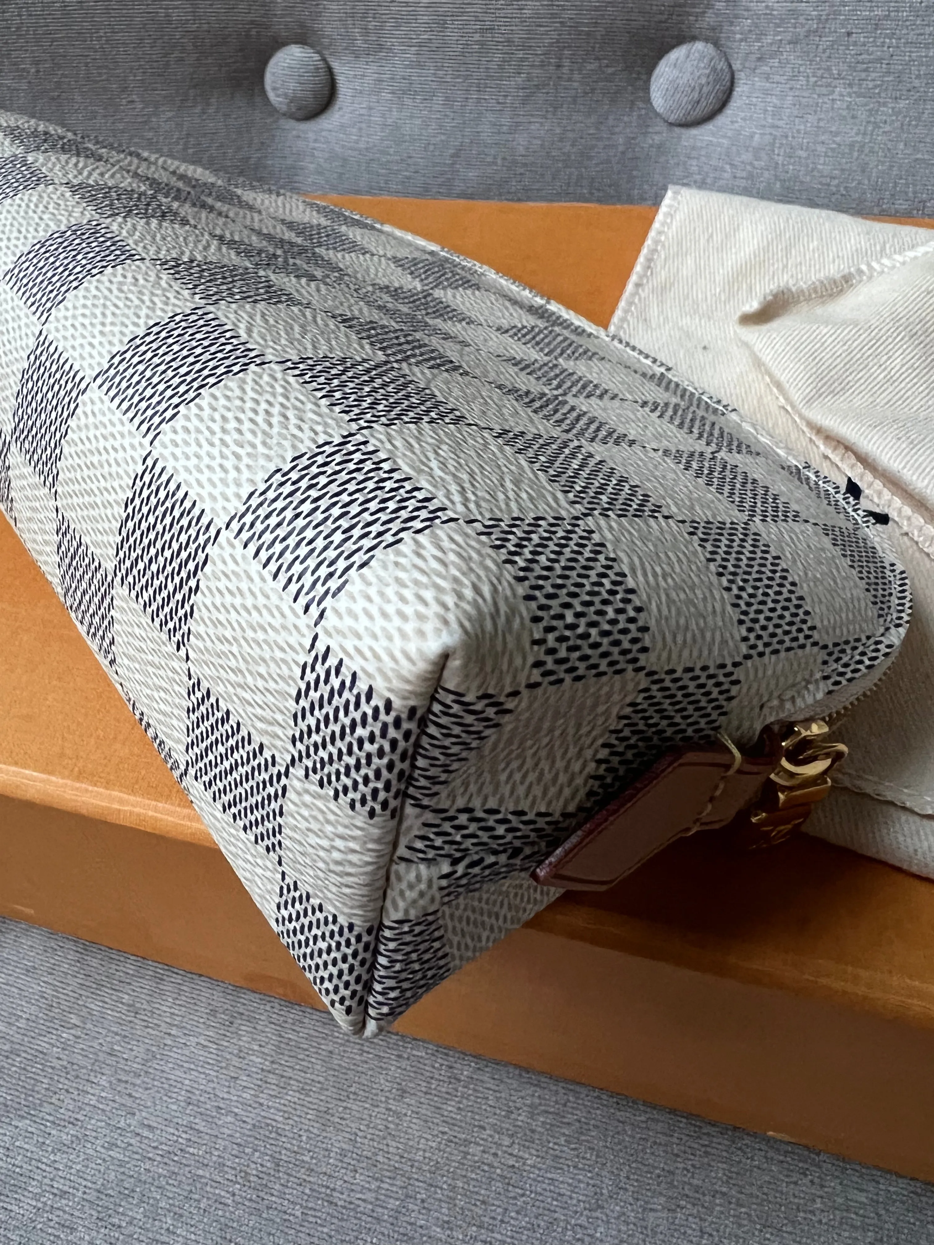 Louis Vuitton Cosmetic Pouch Damier Azur (RRP £405)