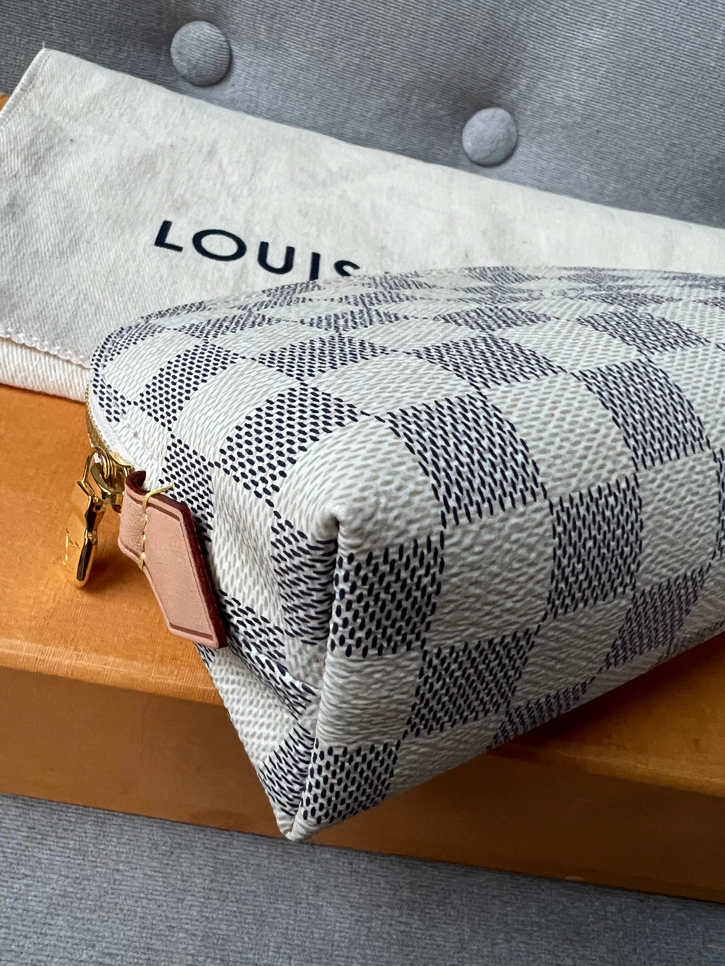 Louis Vuitton Cosmetic Pouch Damier Azur (RRP £405)