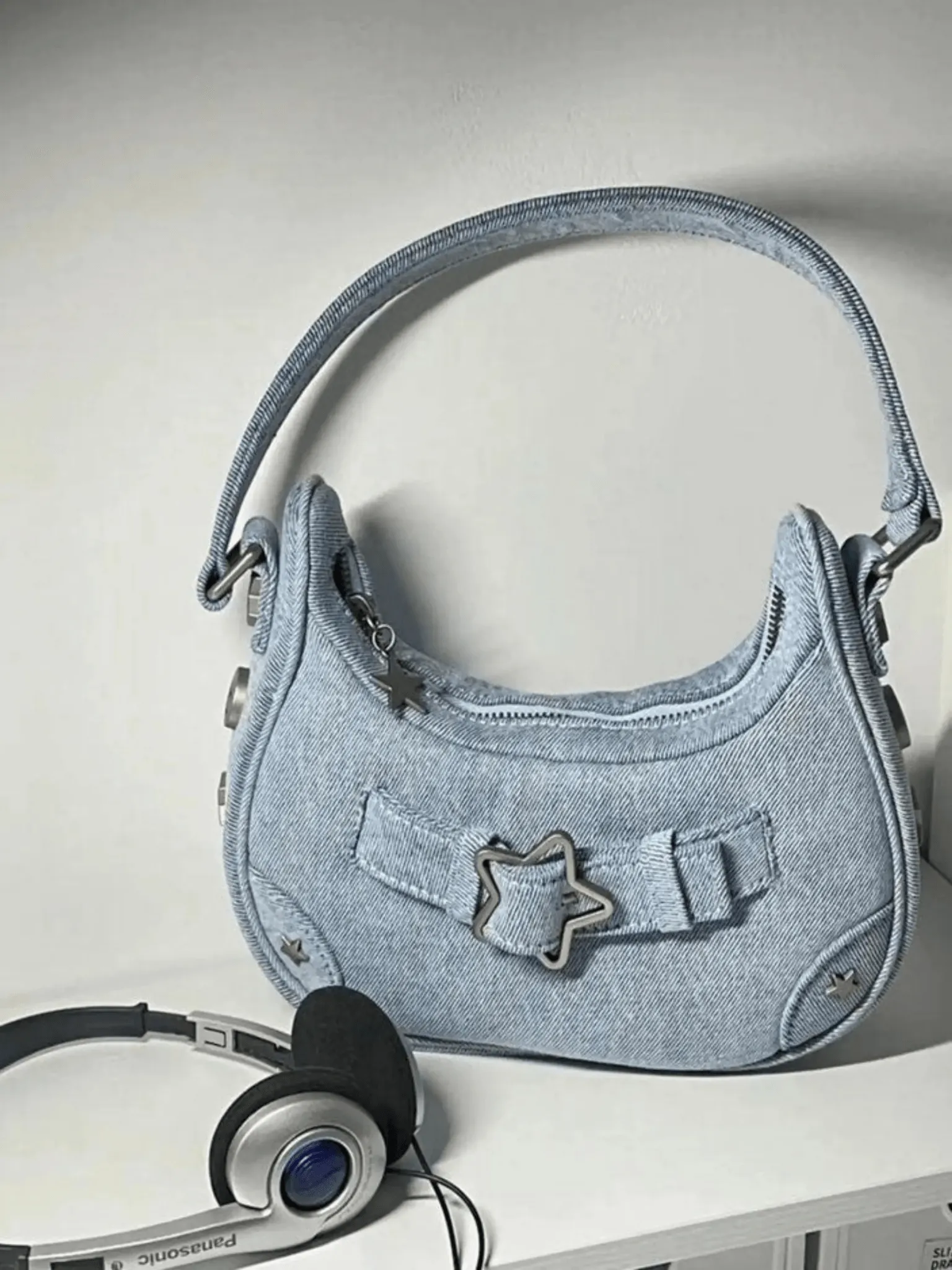 Luna | Star-Embellished Shoulder Bag with Modern Flair