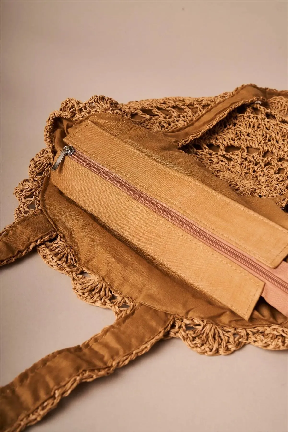 Round Tan Straw Braid Tote Bag /1 Bag