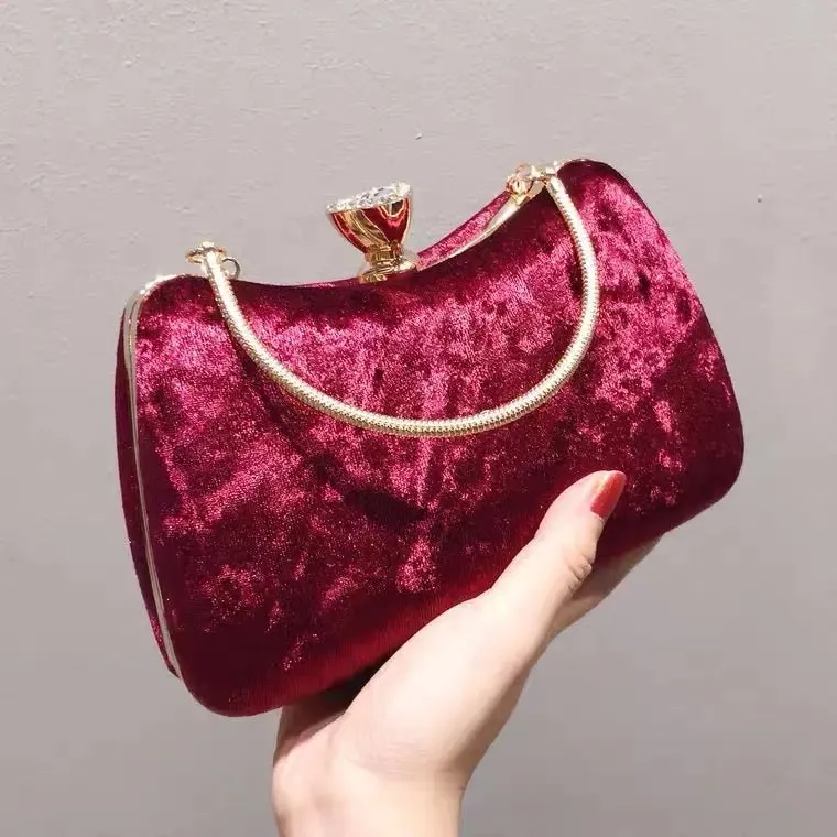 Sara | A Classic Velvet Clutch for Sophisticated Evenings